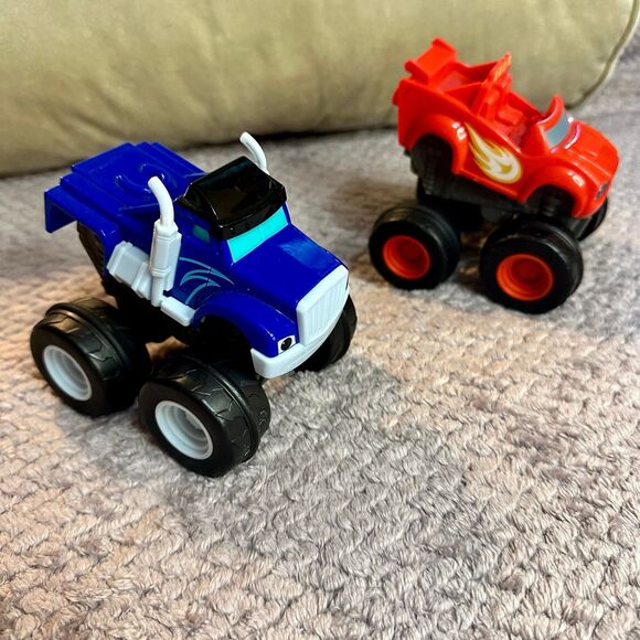 Blaze and the Monster Machines Slam and go Cars - Picture 2 of 4